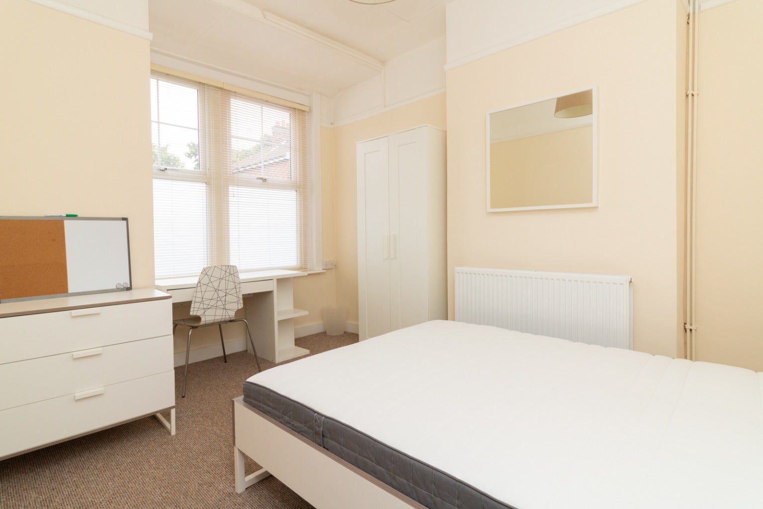 Room Allan Road in Whitstable