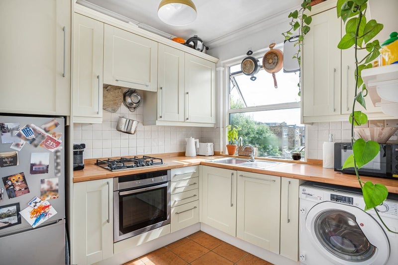 Flat Adolphus Road in Greater London