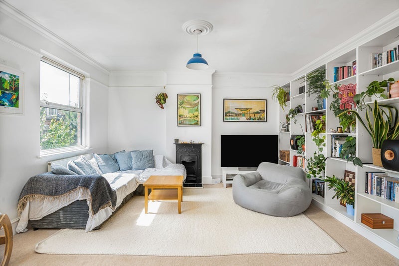 Flat Adolphus Road in Greater London