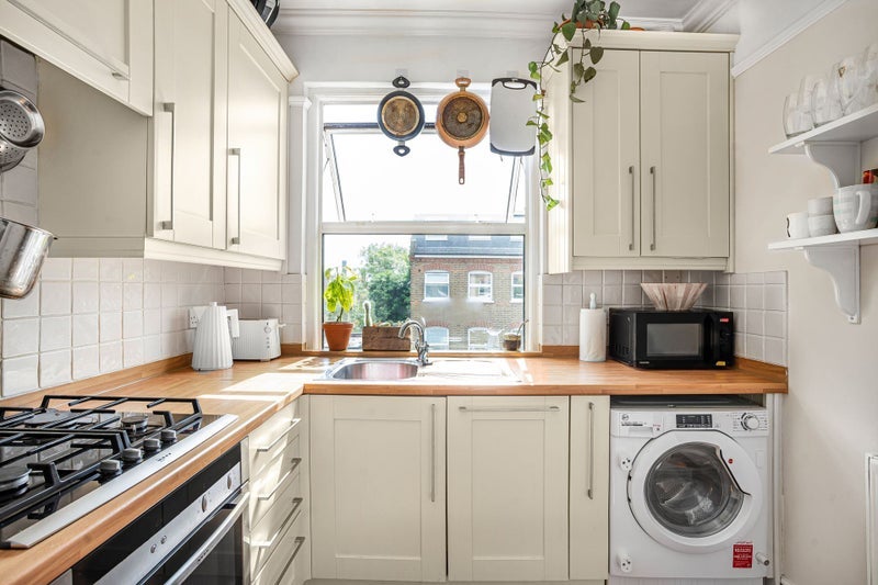 Flat Adolphus Road in Greater London