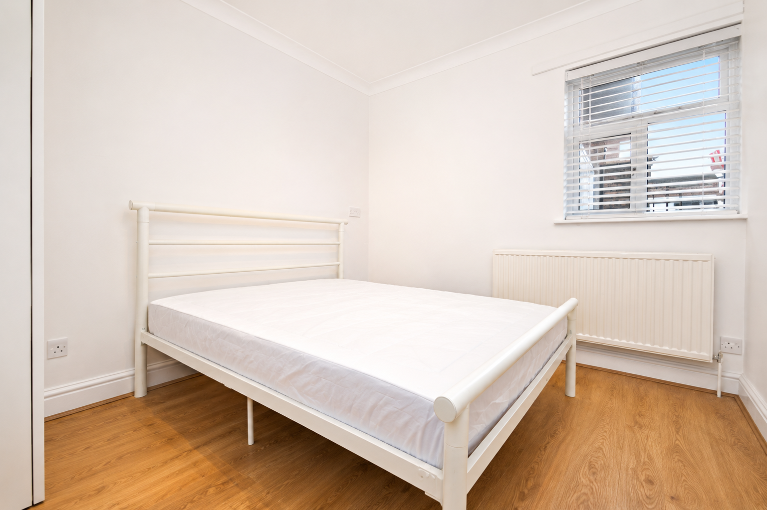 Flat East Acton Lane in Greater London