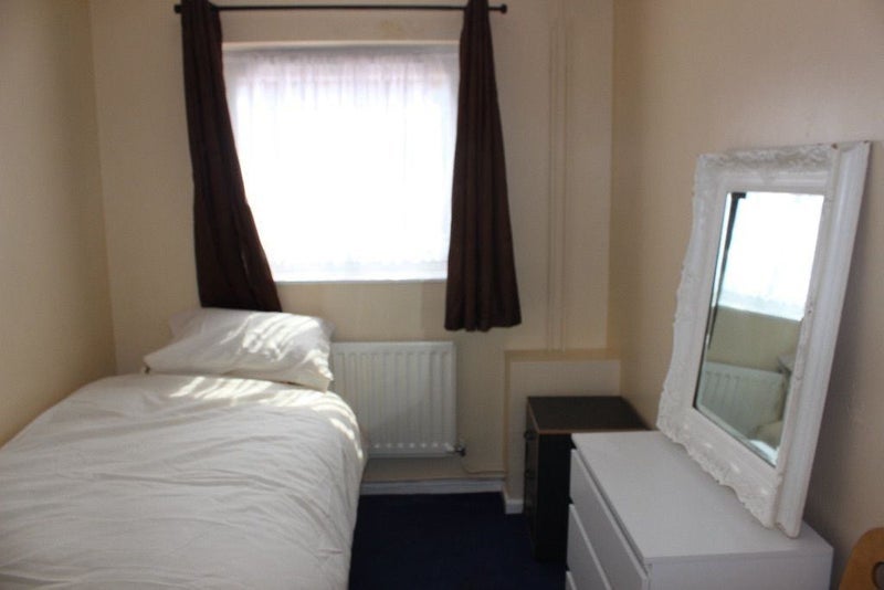 Room Ashfield Street in Greater London