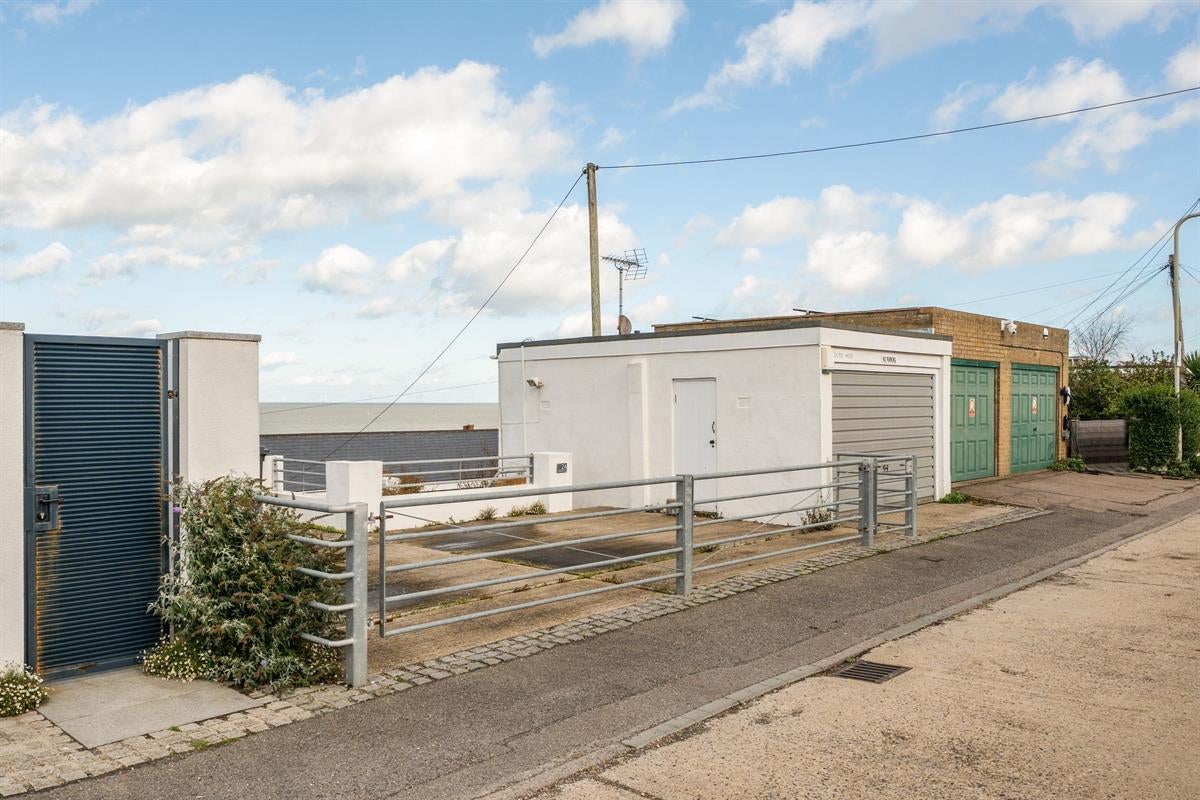House Admiralty Walk in Whitstable