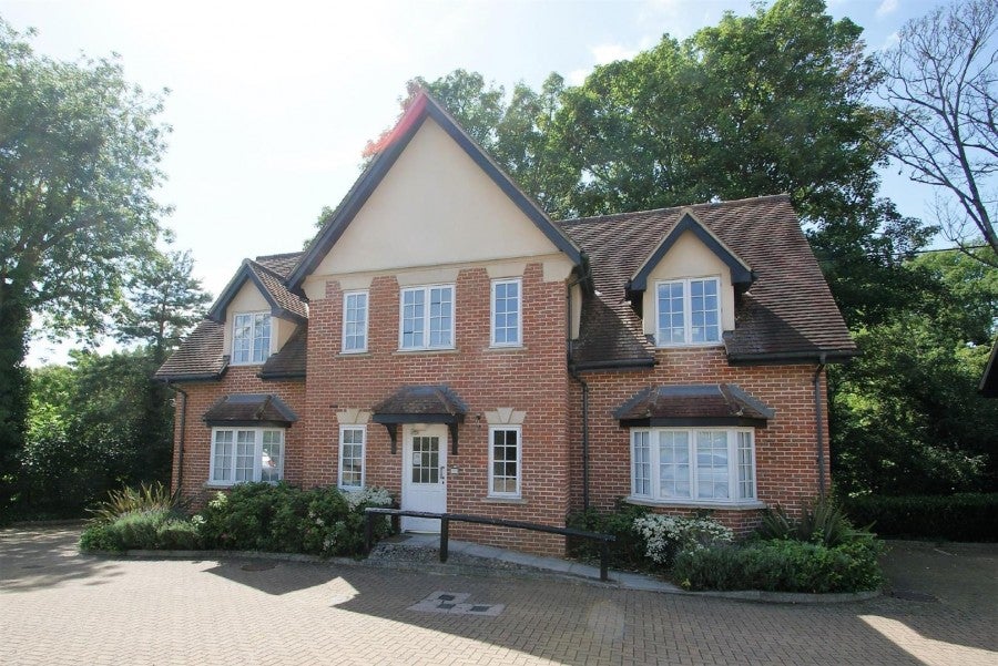 Flat Sanders Close in Uttlesford