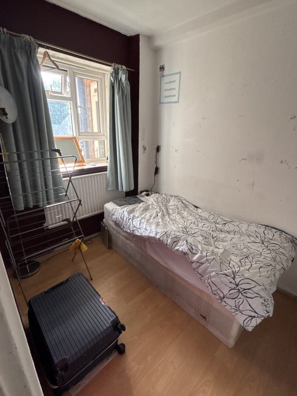 Room New North Road in Greater London