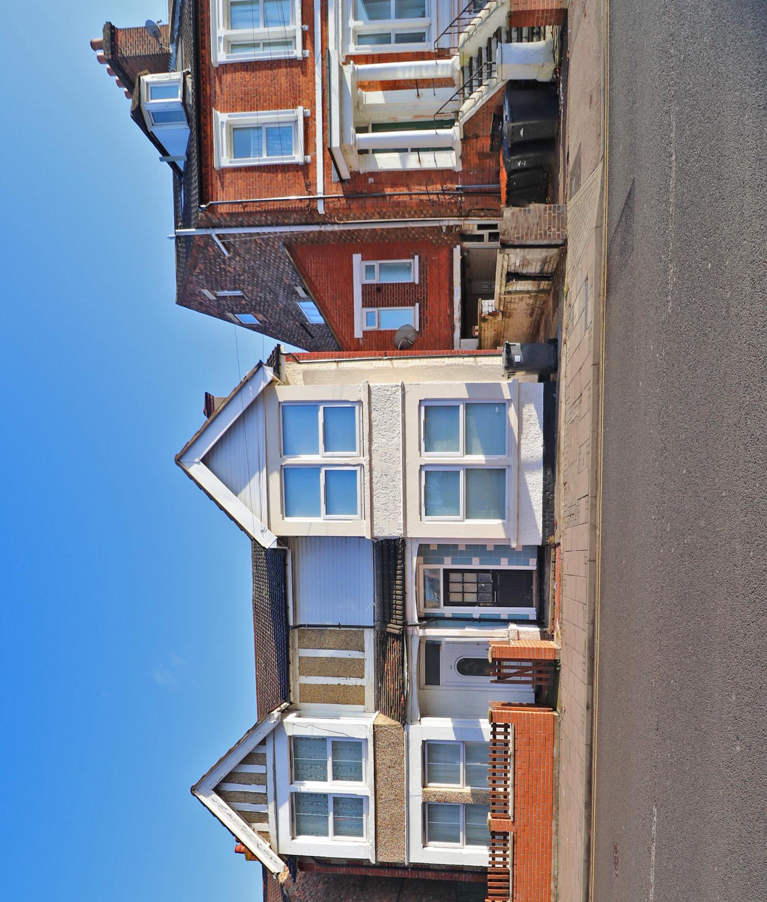 Flat Ashburnham Road in Bedford