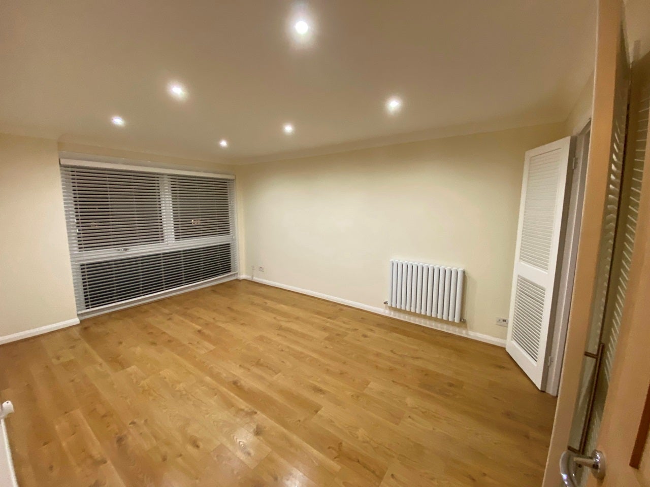 Flat Court Downs Road in Greater London