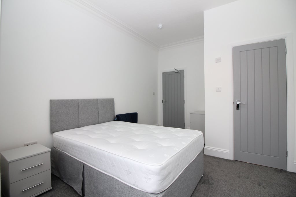 Room West Crescent in Darlington