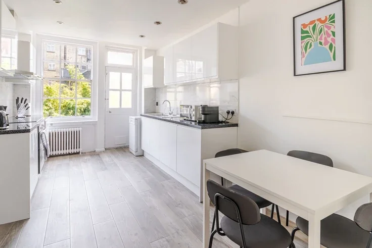 Flat Queensway in City of Westminster