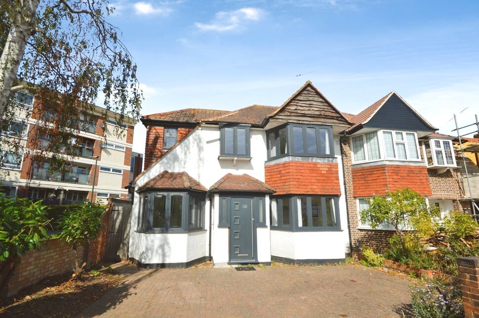 House Cypress Avenue in Greater London
