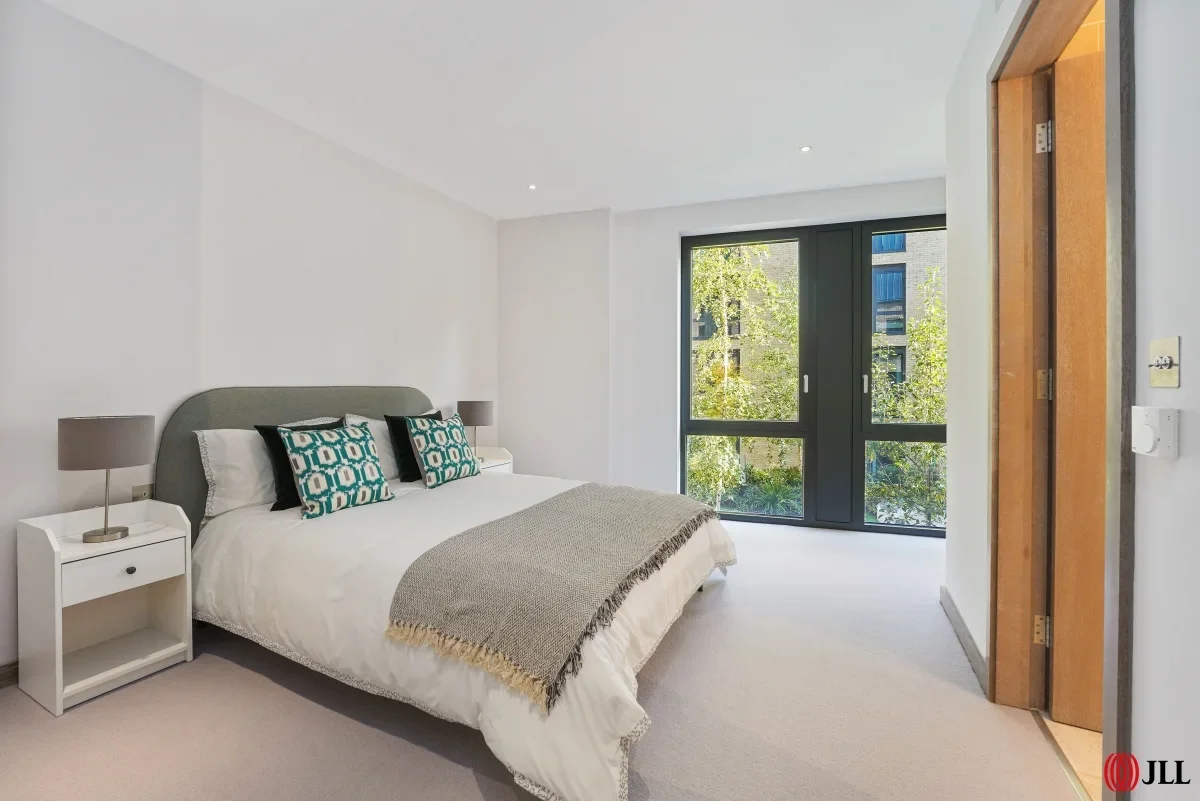 Flat Juniper Drive in Greater London