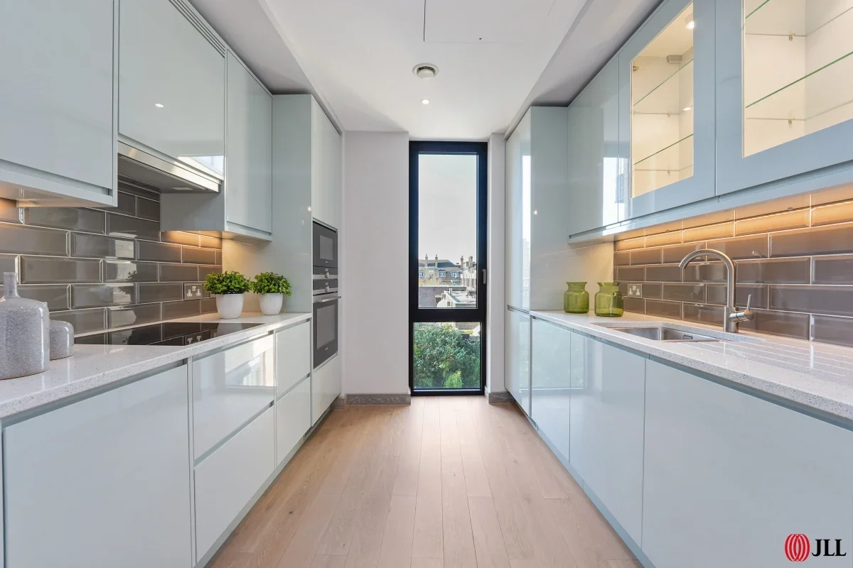 Flat Juniper Drive in Greater London