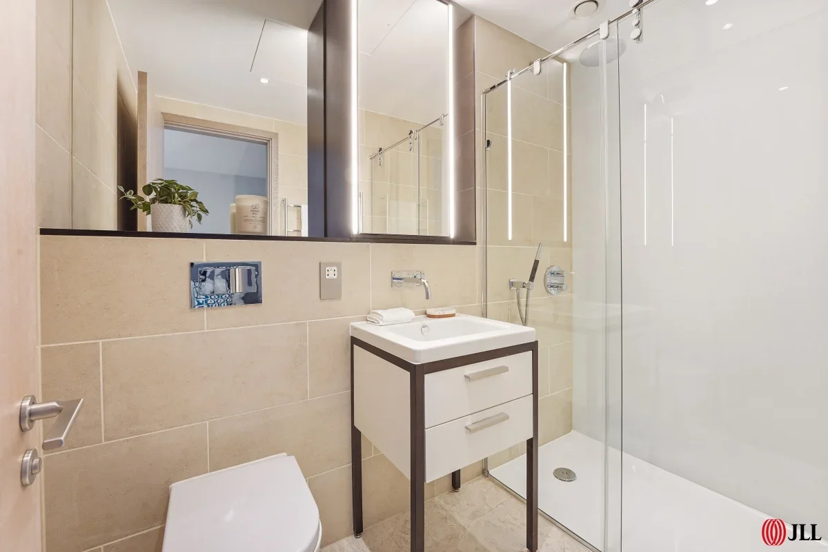 Flat Juniper Drive in Greater London