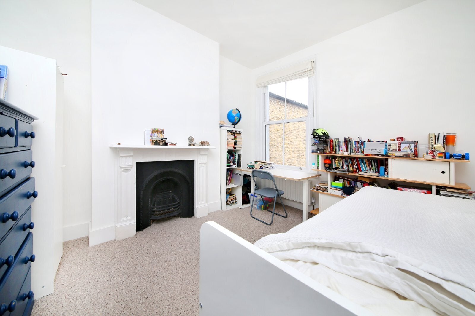 House Broomwood Road in Greater London