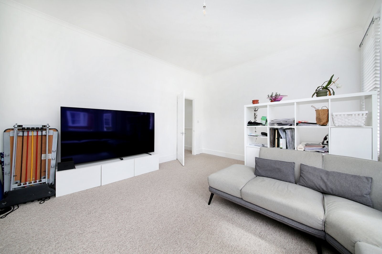 House Broomwood Road in Greater London