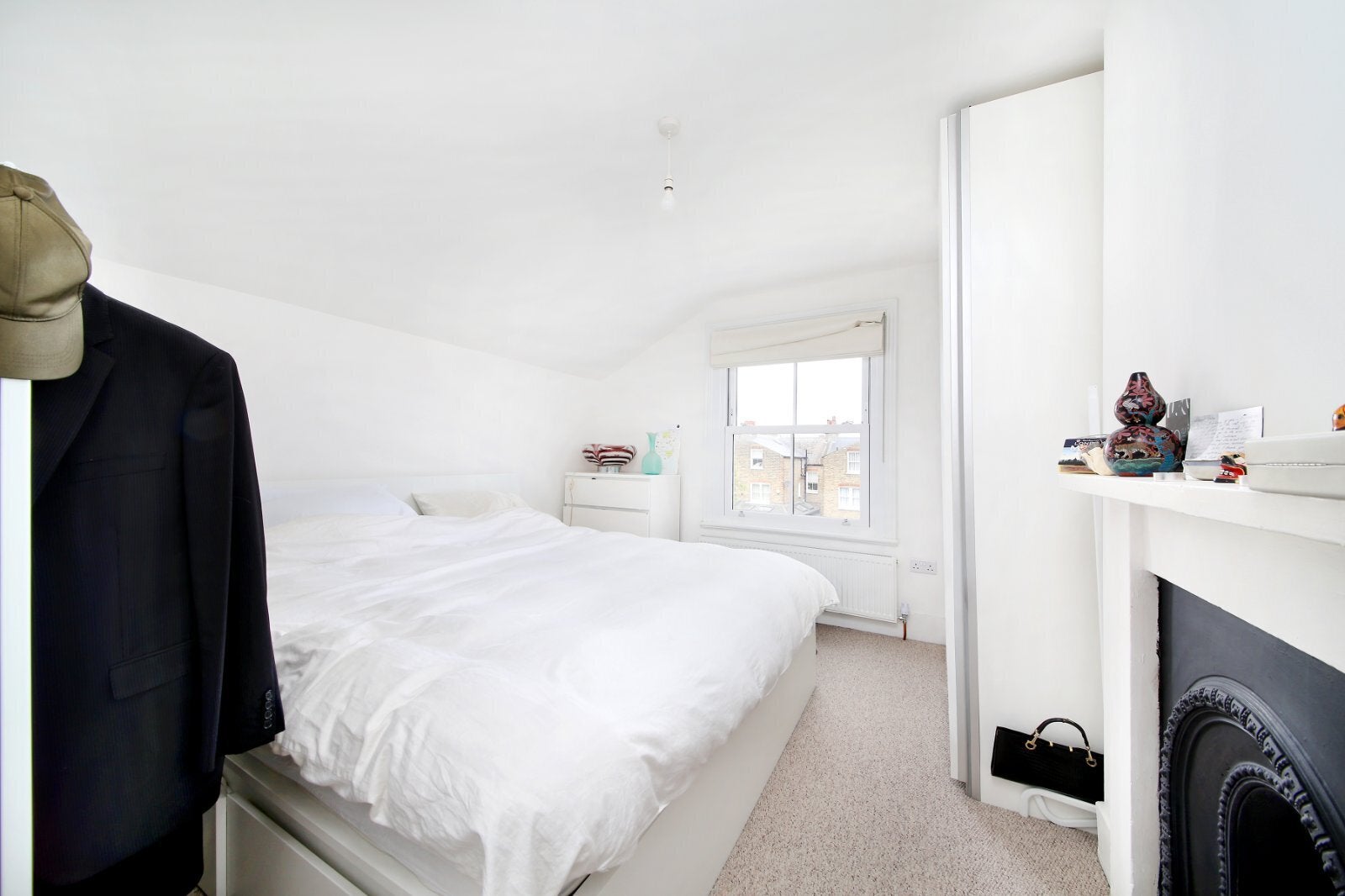 House Broomwood Road in Greater London