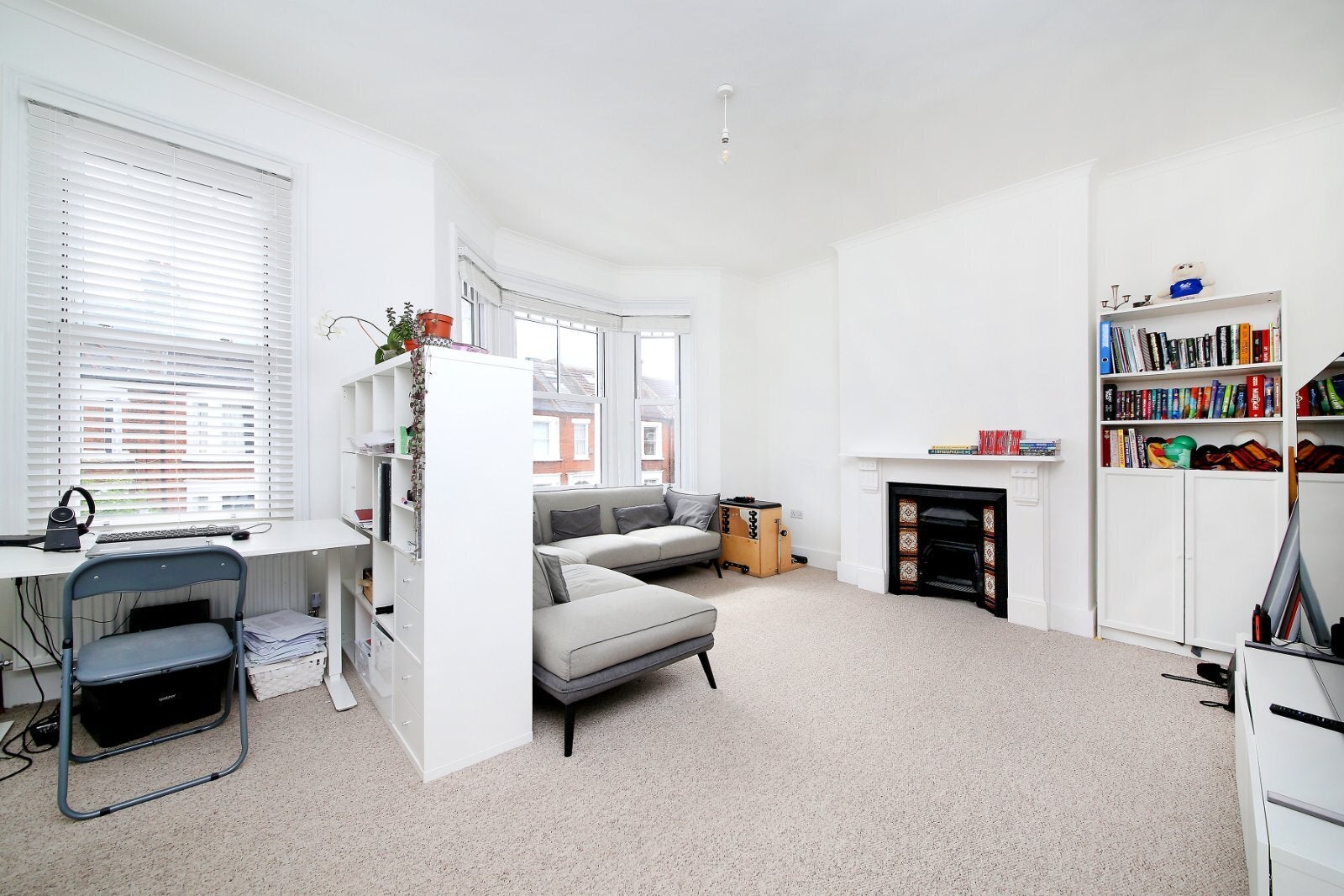 House Broomwood Road in Greater London