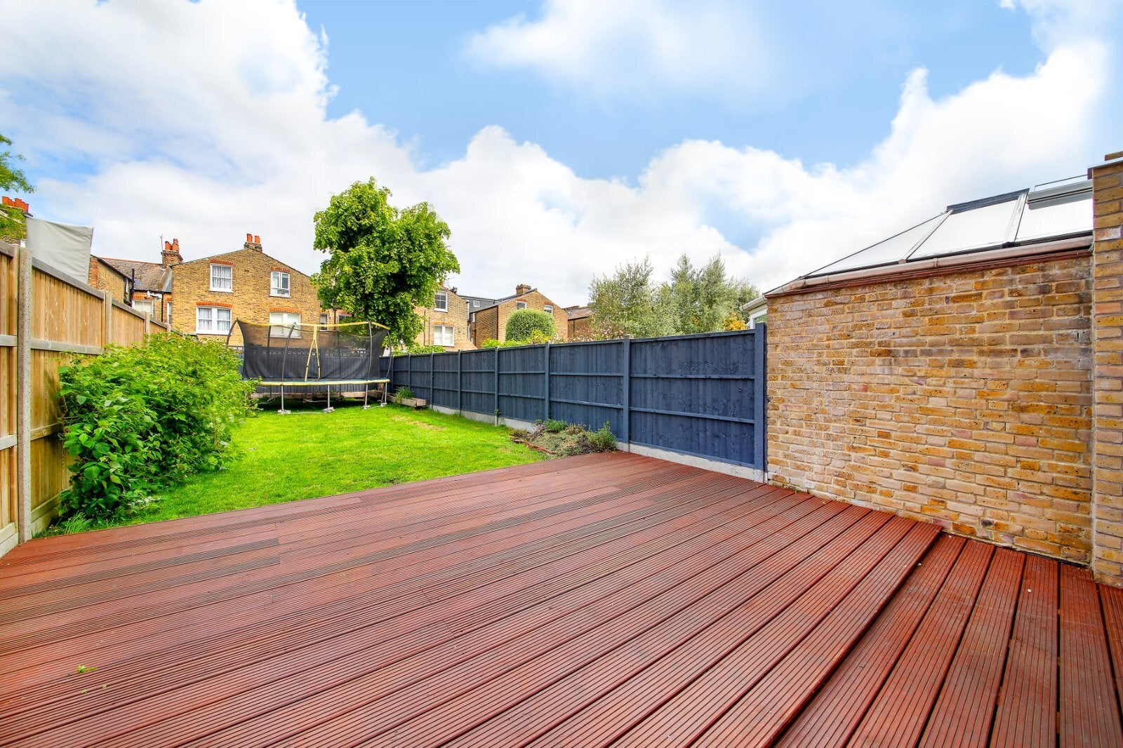 House Broomwood Road in Greater London
