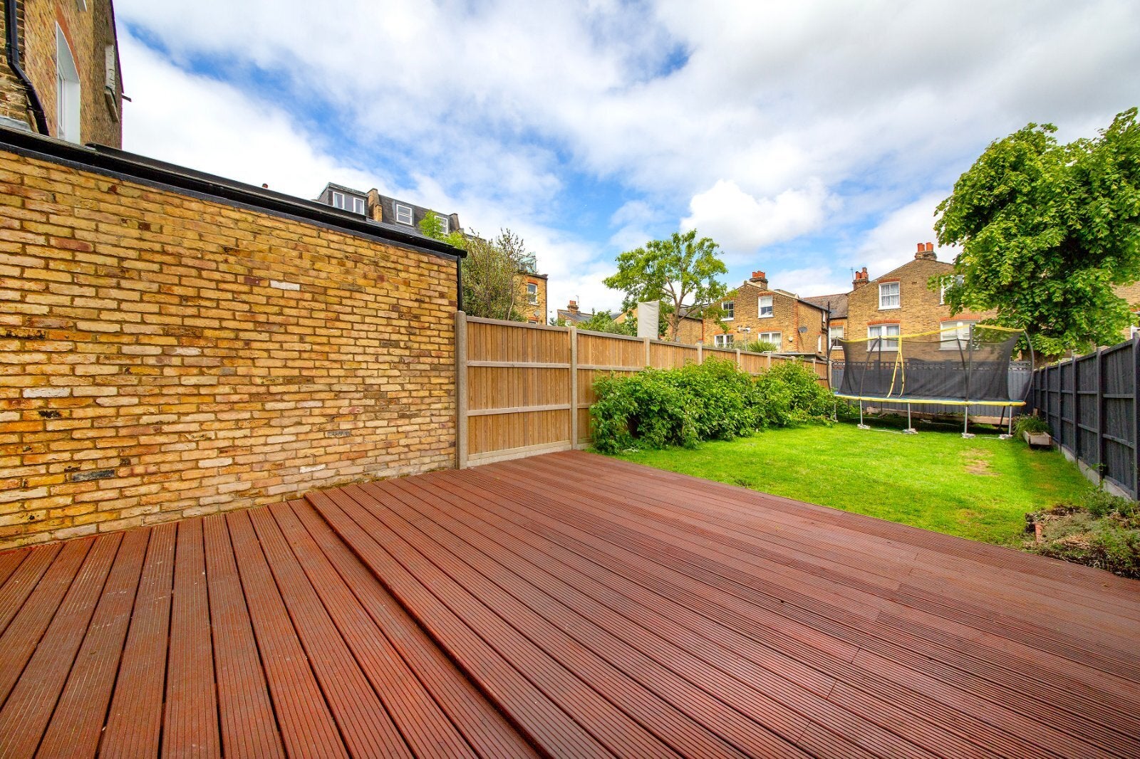 House Broomwood Road in Greater London