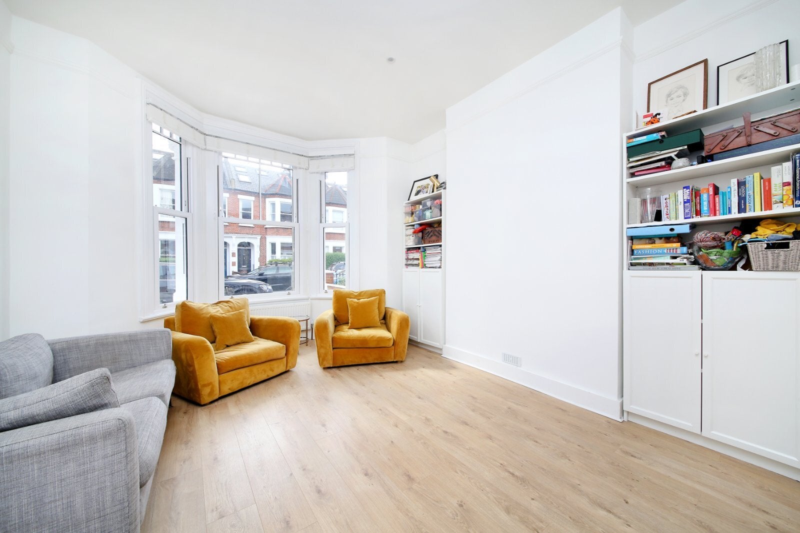 House Broomwood Road in Greater London