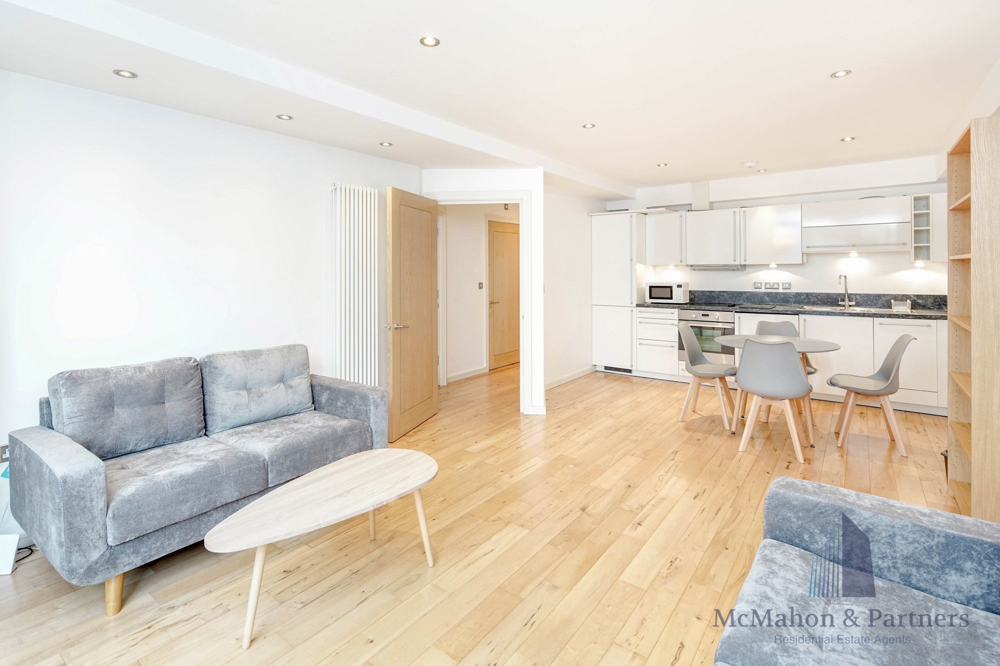 Flat Tooley Street in Greater London