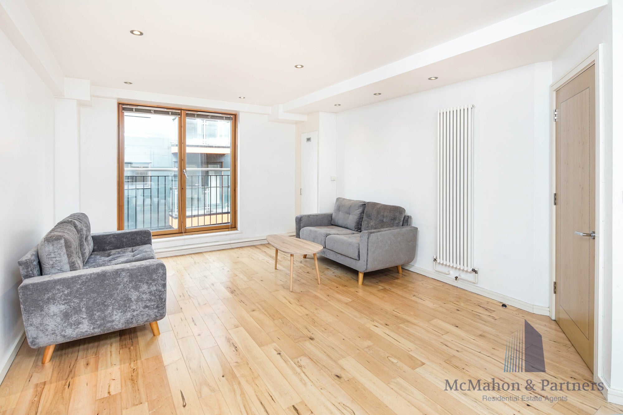 Flat Tooley Street in Greater London