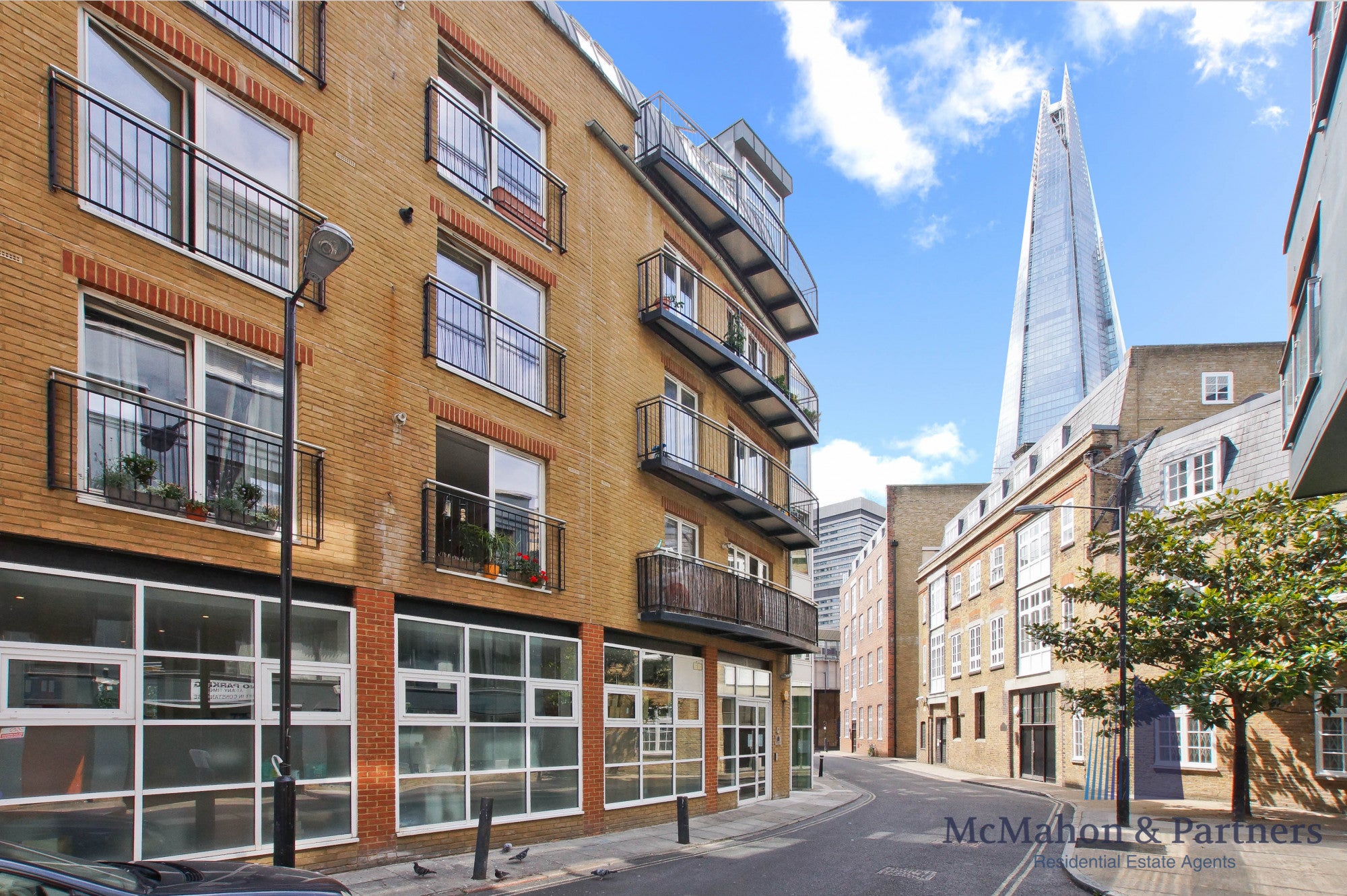 Flat Tooley Street in Greater London