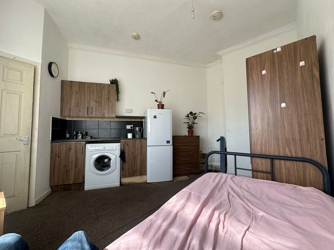Room Balne Lane in Wakefield