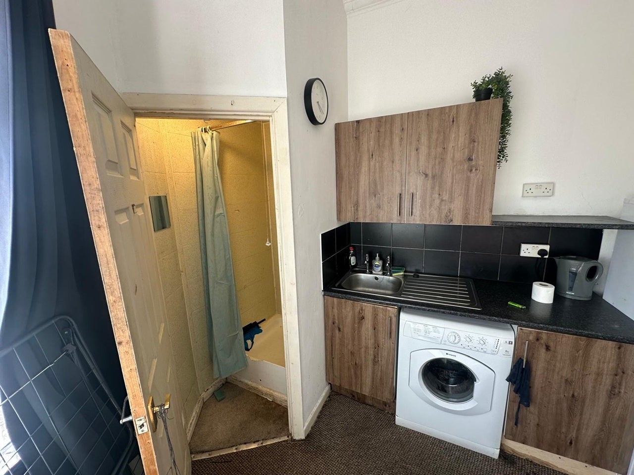 Room Balne Lane in Wakefield