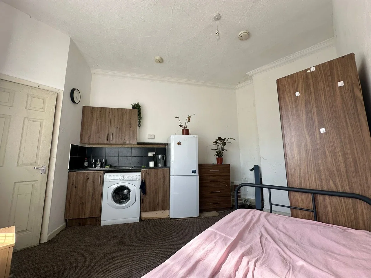 Room Balne Lane in Wakefield