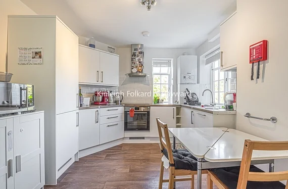 Flat Lyttelton Road in Greater London