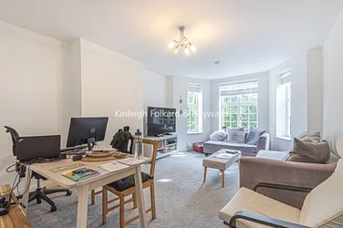Flat Lyttelton Road in Greater London