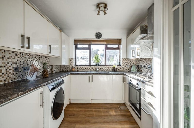 Room Saffron Close in Greater London