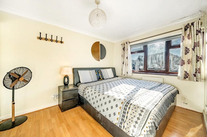 Room Saffron Close in Greater London