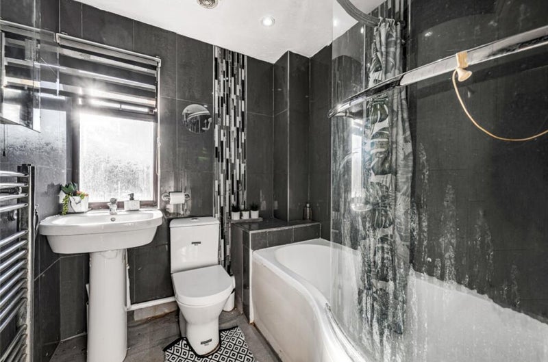 Room Saffron Close in Greater London