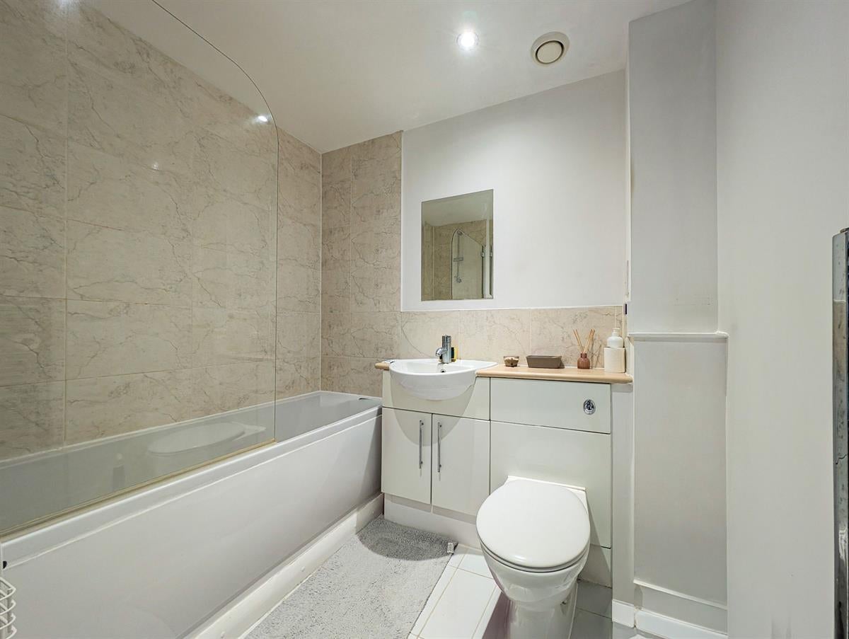 Flat Linstead Way in London