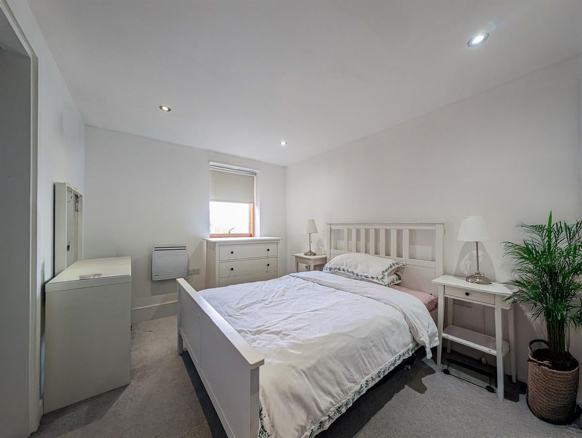 Flat Linstead Way in London