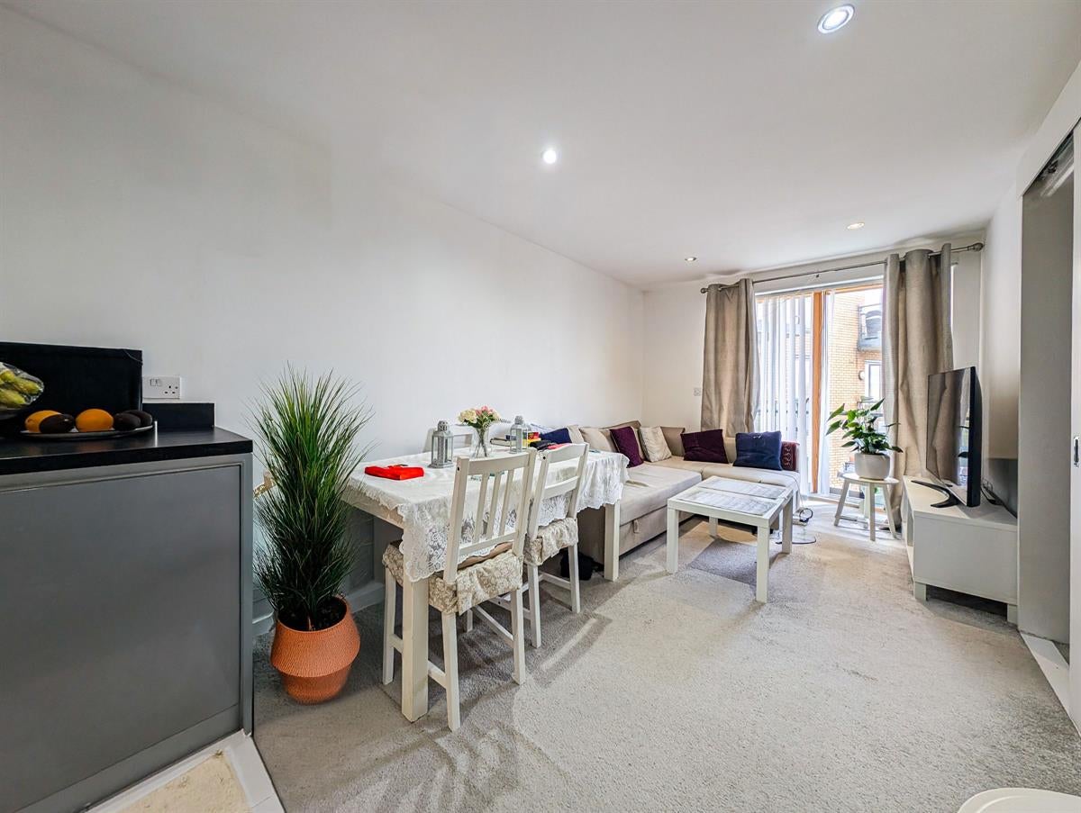 Flat Linstead Way in London