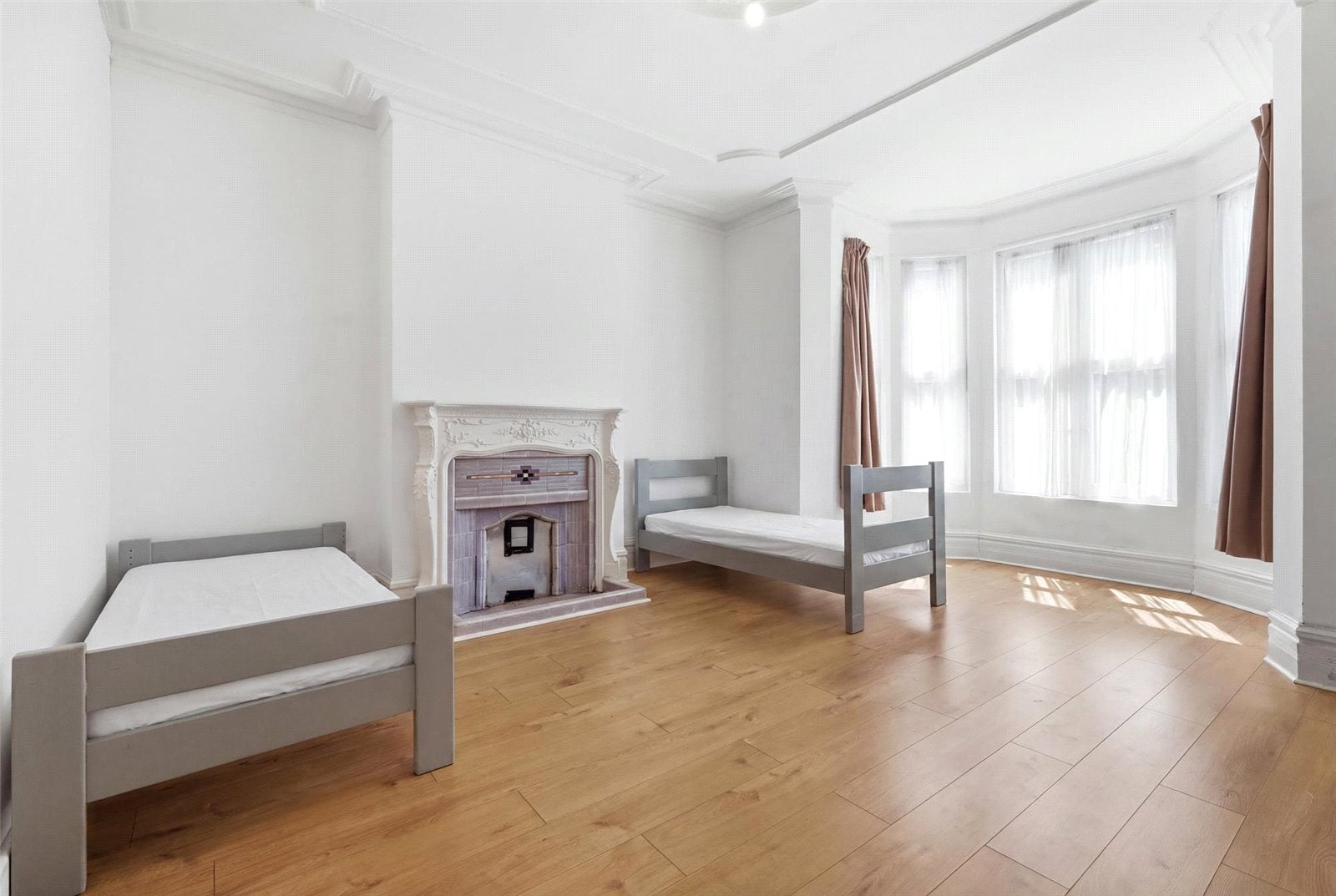 Flat Aldersbrook Road in Greater London