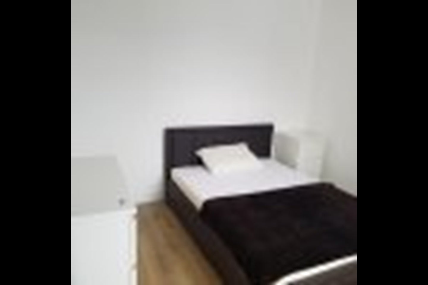 Room Lansdowne Road in Greater London