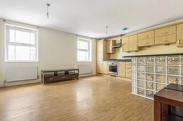 Flat Hogsmill Lane in Greater London
