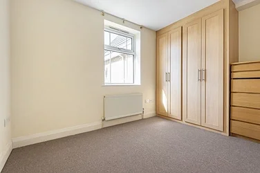 Flat Hogsmill Lane in Greater London