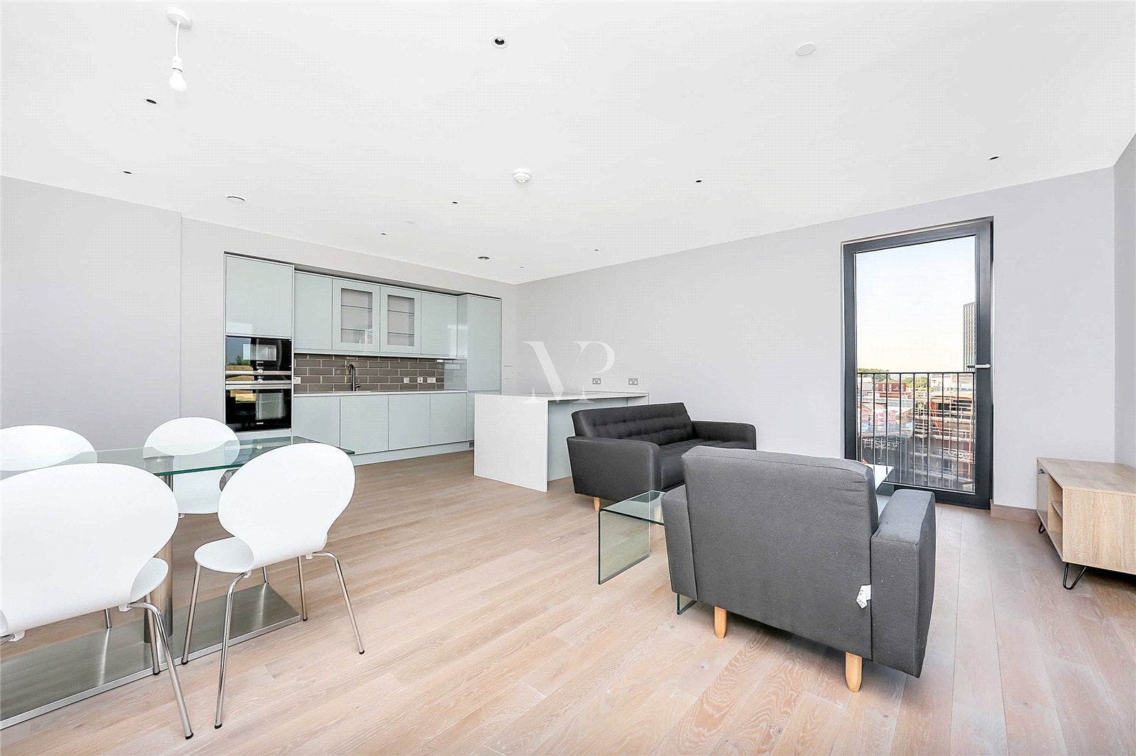 Flat Bellwether Lane in Greater London