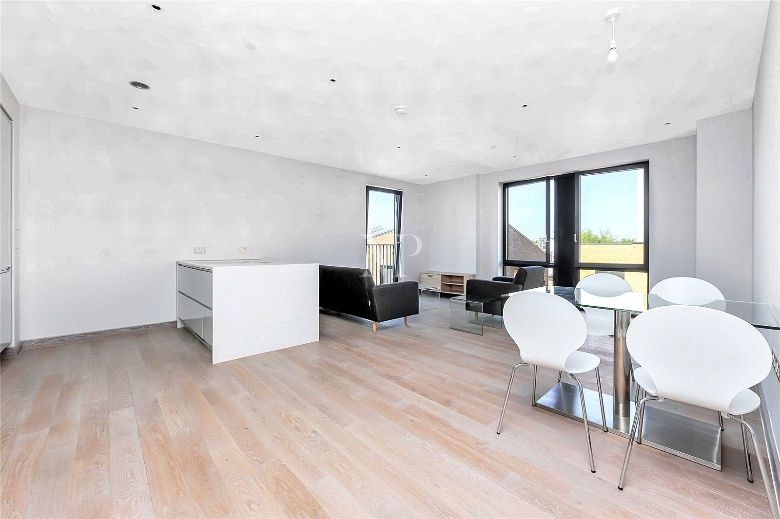 Flat Bellwether Lane in Greater London