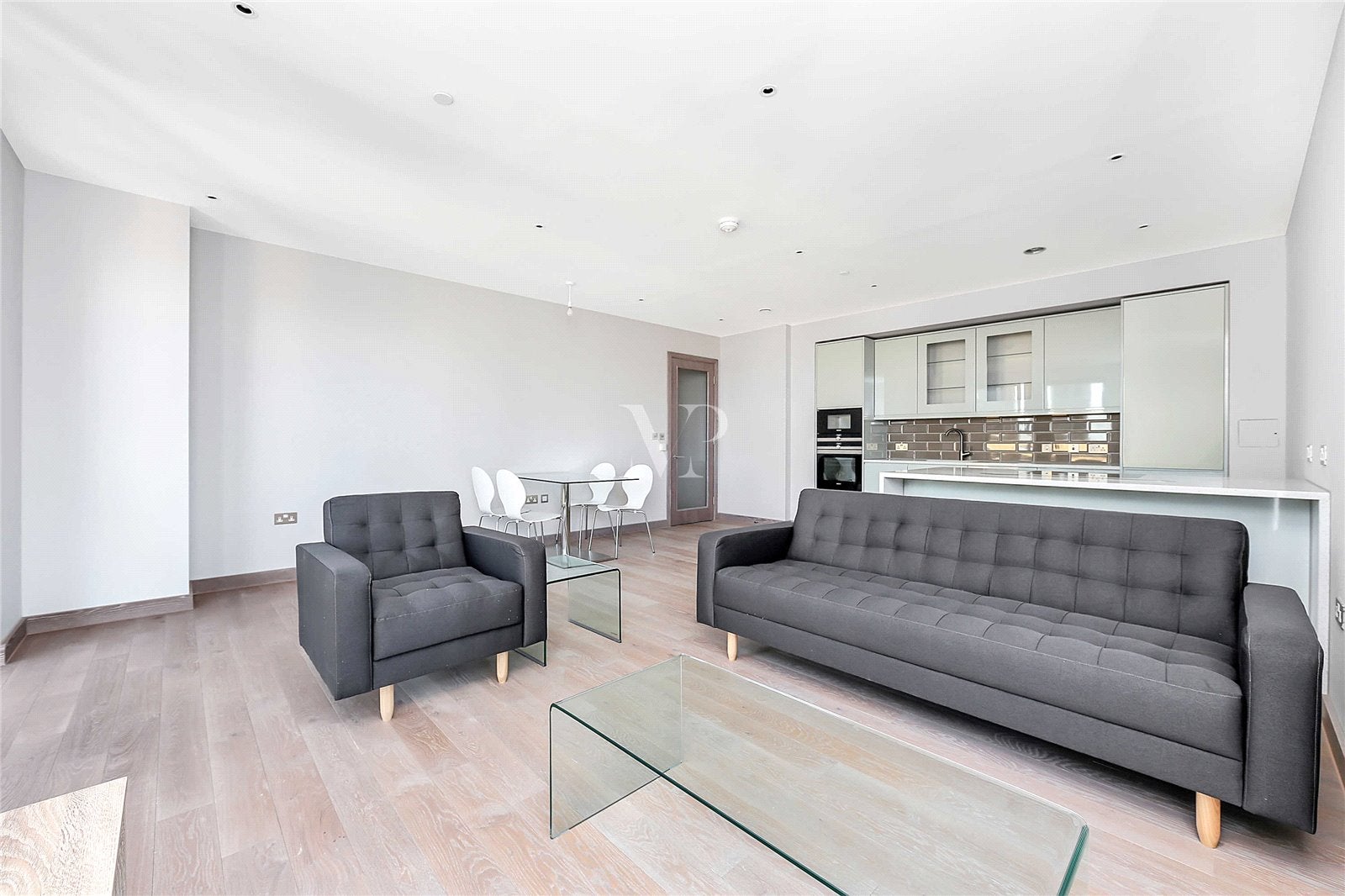 Flat Bellwether Lane in Greater London