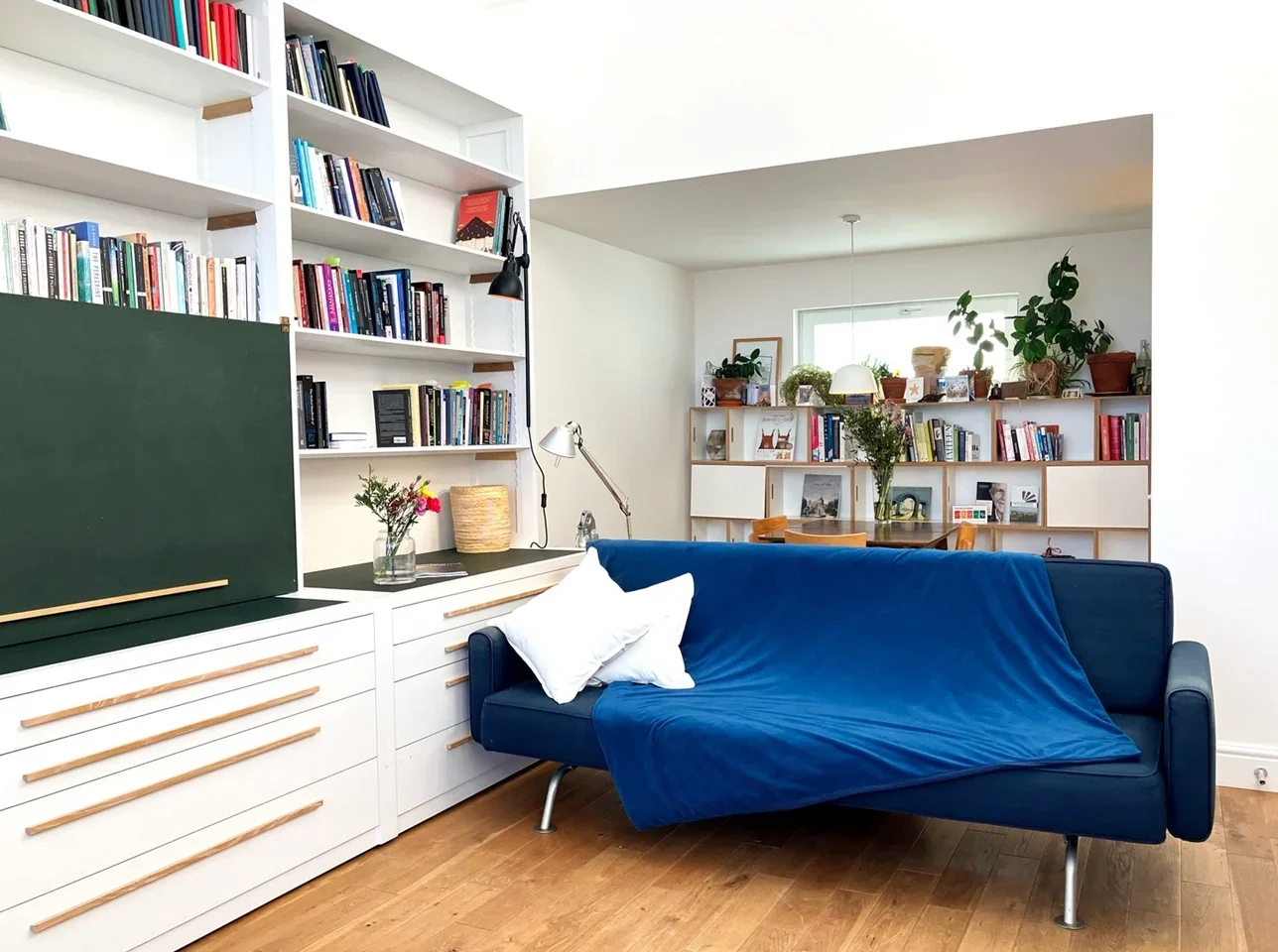 Flat Adler Street in Greater London