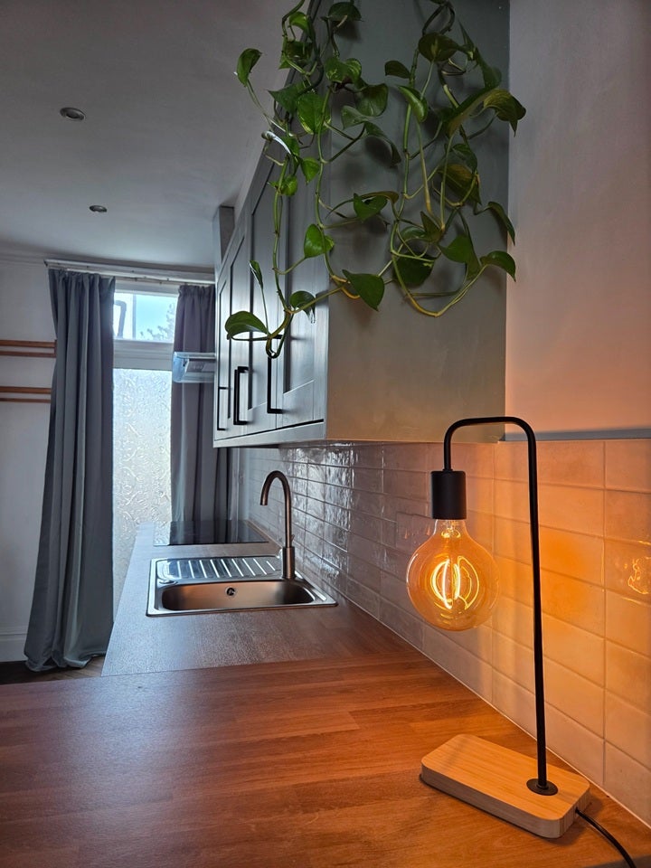 Room Mansfield Road in Greater London