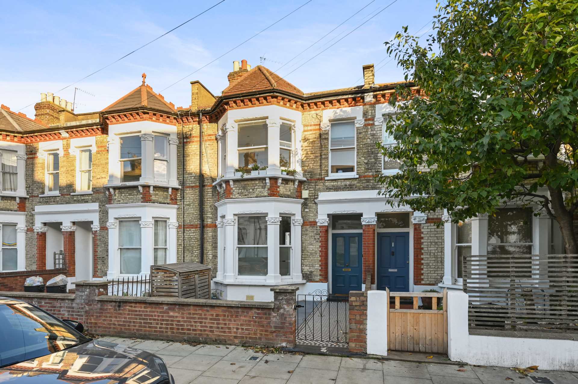 Flat Oaklands Grove in Greater London