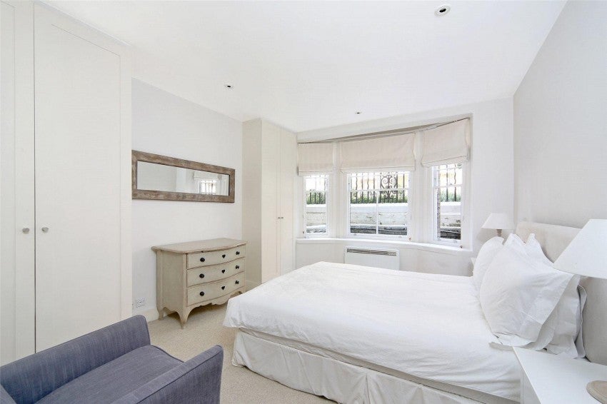 Flat Walton Street in Greater London