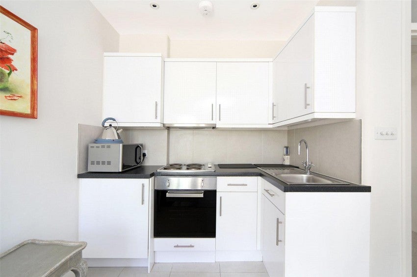 Flat Walton Street in Greater London